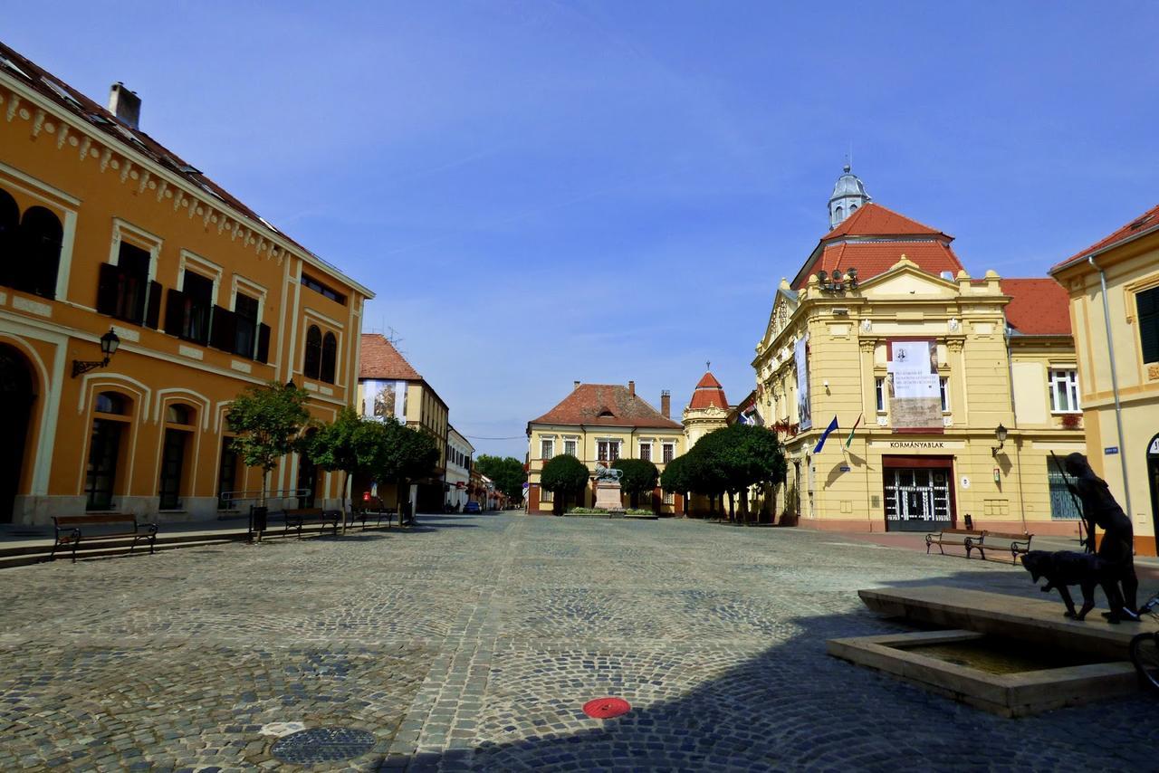 Hotel Oroszlan Szigetvár Exterior photo